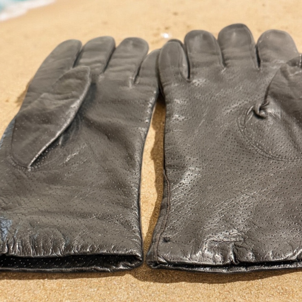 Leather gloves with wool lining size 8 made in Italy